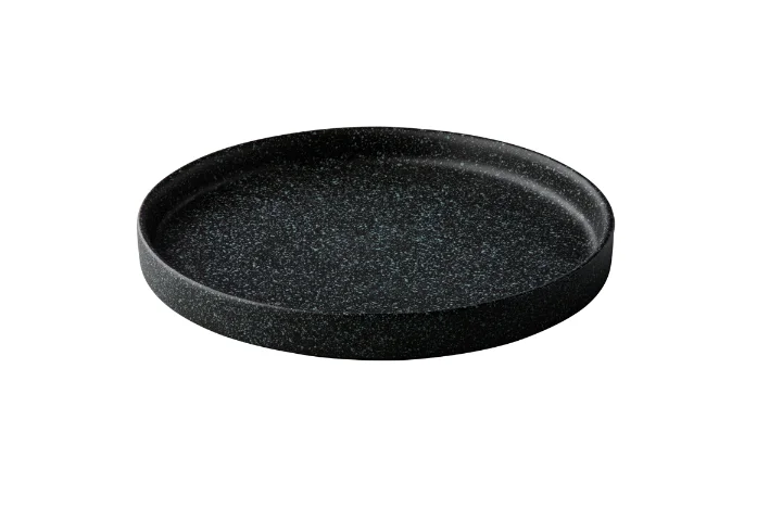Bord opstaande rand zwart met blauwe spikkels 22cm